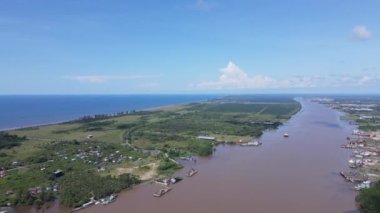 Miri Şehri 'nin ünlü plajları, nehirleri, şehirleri ve manzaralı çevresiyle Landmark ve Turist Çekim alanları