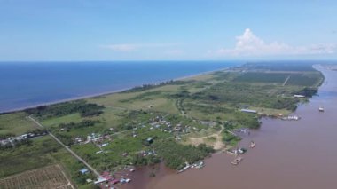 Miri Şehri 'nin ünlü plajları, nehirleri, şehirleri ve manzaralı çevresiyle Landmark ve Turist Çekim alanları
