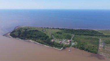 Miri Şehri 'nin ünlü plajları, nehirleri, şehirleri ve manzaralı çevresiyle Landmark ve Turist Çekim alanları