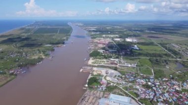 Miri Şehri 'nin ünlü plajları, nehirleri, şehirleri ve manzaralı çevresiyle Landmark ve Turist Çekim alanları