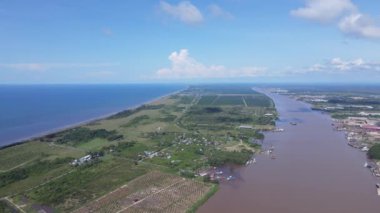 Miri Şehri 'nin ünlü plajları, nehirleri, şehirleri ve manzaralı çevresiyle Landmark ve Turist Çekim alanları