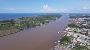 Miri Şehri 'nin ünlü plajları, nehirleri, şehirleri ve manzaralı çevresiyle Landmark ve Turist Çekim alanları