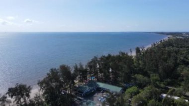 Miri Şehri 'nin ünlü plajları, nehirleri, şehirleri ve manzaralı çevresiyle Landmark ve Turist Çekim alanları