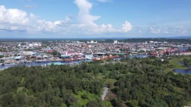 Miri Şehri 'nin ünlü plajları, nehirleri, şehirleri ve manzaralı çevresiyle Landmark ve Turist Çekim alanları