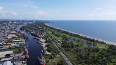 Miri Şehri 'nin ünlü plajları, nehirleri, şehirleri ve manzaralı çevresiyle Landmark ve Turist Çekim alanları