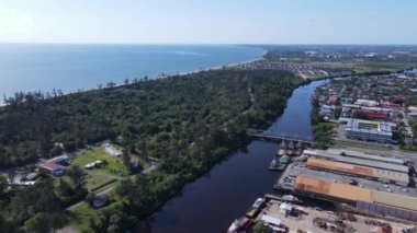 Miri Şehri 'nin ünlü plajları, nehirleri, şehirleri ve manzaralı çevresiyle Landmark ve Turist Çekim alanları