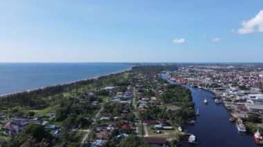 Miri Şehri 'nin ünlü plajları, nehirleri, şehirleri ve manzaralı çevresiyle Landmark ve Turist Çekim alanları