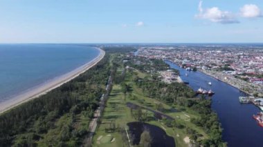 Miri Şehri 'nin ünlü plajları, nehirleri, şehirleri ve manzaralı çevresiyle Landmark ve Turist Çekim alanları