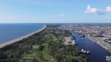 Miri Şehri 'nin ünlü plajları, nehirleri, şehirleri ve manzaralı çevresiyle Landmark ve Turist Çekim alanları