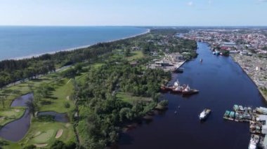 Miri Şehri 'nin ünlü plajları, nehirleri, şehirleri ve manzaralı çevresiyle Landmark ve Turist Çekim alanları
