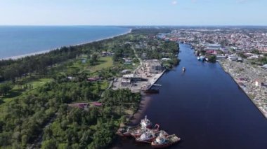 Miri Şehri 'nin ünlü plajları, nehirleri, şehirleri ve manzaralı çevresiyle Landmark ve Turist Çekim alanları