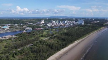 Miri Şehri 'nin ünlü plajları, nehirleri, şehirleri ve manzaralı çevresiyle Landmark ve Turist Çekim alanları