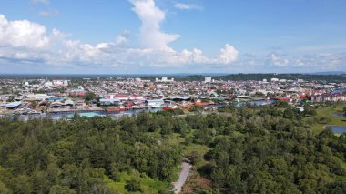 Miri Şehri 'nin ünlü plajları, nehirleri, şehirleri ve manzaralı çevresiyle Landmark ve Turist Çekim alanları