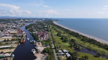 Miri Şehri 'nin ünlü plajları, nehirleri, şehirleri ve manzaralı çevresiyle Landmark ve Turist Çekim alanları