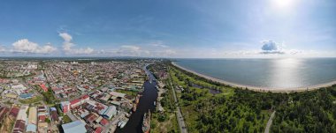 Miri Şehri 'nin ünlü plajları, nehirleri, şehirleri ve manzaralı çevresiyle Landmark ve Turist Çekim alanları