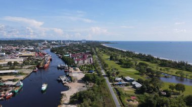 Miri Şehri 'nin ünlü plajları, nehirleri, şehirleri ve manzaralı çevresiyle Landmark ve Turist Çekim alanları