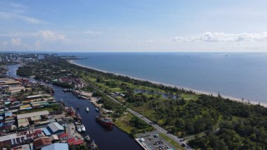 Miri Şehri 'nin ünlü plajları, nehirleri, şehirleri ve manzaralı çevresiyle Landmark ve Turist Çekim alanları