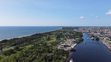 Miri Şehri 'nin ünlü plajları, nehirleri, şehirleri ve manzaralı çevresiyle Landmark ve Turist Çekim alanları