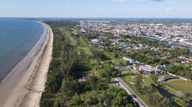 Miri Şehri 'nin ünlü plajları, nehirleri, şehirleri ve manzaralı çevresiyle Landmark ve Turist Çekim alanları