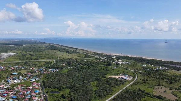 Miri Şehri 'nin ünlü plajları, nehirleri, şehirleri ve manzaralı çevresiyle Landmark ve Turist Çekim alanları