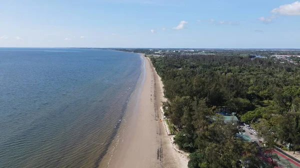 Miri Şehri 'nin ünlü plajları, nehirleri, şehirleri ve manzaralı çevresiyle Landmark ve Turist Çekim alanları
