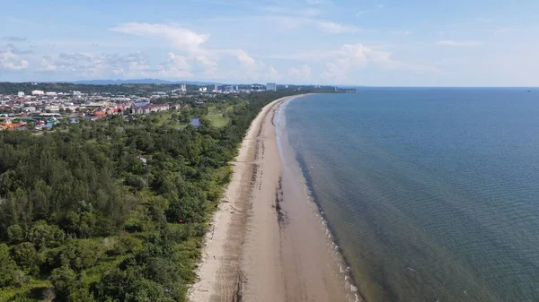 Miri Şehri 'nin ünlü plajları, nehirleri, şehirleri ve manzaralı çevresiyle Landmark ve Turist Çekim alanları