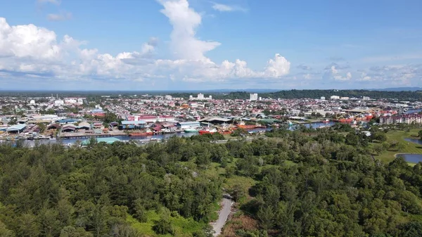 Miri Şehri 'nin ünlü plajları, nehirleri, şehirleri ve manzaralı çevresiyle Landmark ve Turist Çekim alanları