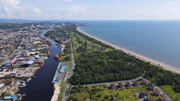 Miri Şehri 'nin ünlü plajları, nehirleri, şehirleri ve manzaralı çevresiyle Landmark ve Turist Çekim alanları