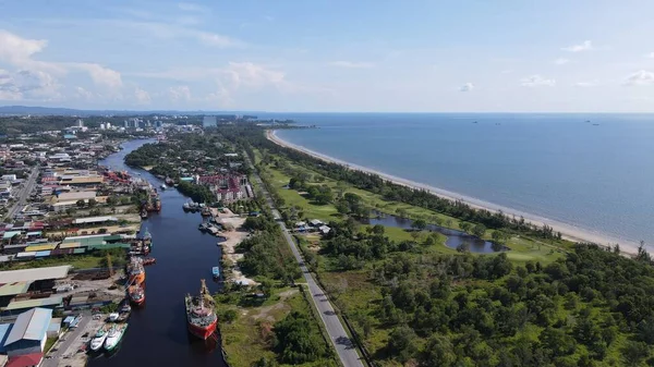 Miri Şehri 'nin ünlü plajları, nehirleri, şehirleri ve manzaralı çevresiyle Landmark ve Turist Çekim alanları
