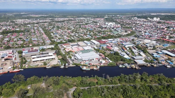 Miri Şehri 'nin ünlü plajları, nehirleri, şehirleri ve manzaralı çevresiyle Landmark ve Turist Çekim alanları