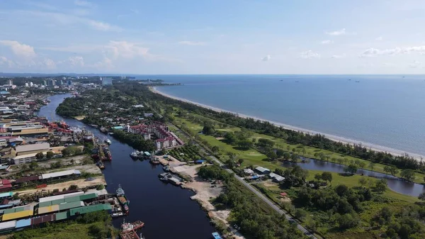 Miri Şehri 'nin ünlü plajları, nehirleri, şehirleri ve manzaralı çevresiyle Landmark ve Turist Çekim alanları