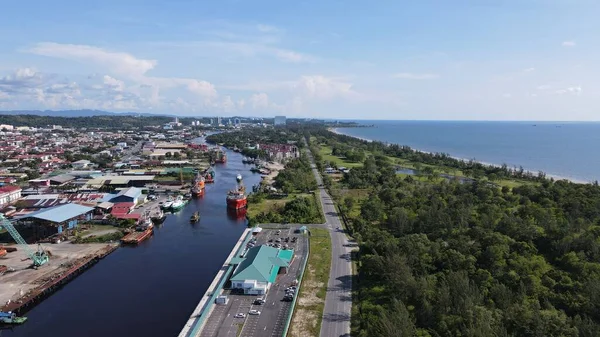 Miri Şehri 'nin ünlü plajları, nehirleri, şehirleri ve manzaralı çevresiyle Landmark ve Turist Çekim alanları