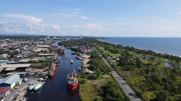 Miri Şehri 'nin ünlü plajları, nehirleri, şehirleri ve manzaralı çevresiyle Landmark ve Turist Çekim alanları