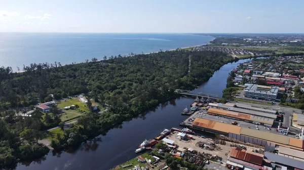 Miri Şehri 'nin ünlü plajları, nehirleri, şehirleri ve manzaralı çevresiyle Landmark ve Turist Çekim alanları