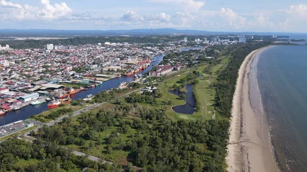 Miri Şehri 'nin ünlü plajları, nehirleri, şehirleri ve manzaralı çevresiyle Landmark ve Turist Çekim alanları