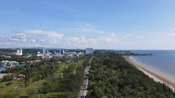 Miri Şehri 'nin ünlü plajları, nehirleri, şehirleri ve manzaralı çevresiyle Landmark ve Turist Çekim alanları