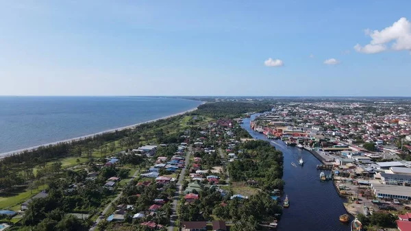 Miri Şehri 'nin ünlü plajları, nehirleri, şehirleri ve manzaralı çevresiyle Landmark ve Turist Çekim alanları