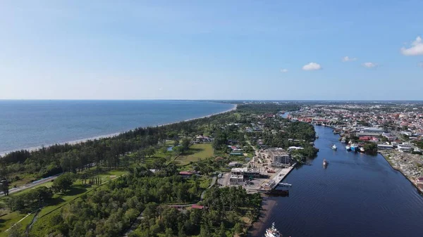 Miri Şehri 'nin ünlü plajları, nehirleri, şehirleri ve manzaralı çevresiyle Landmark ve Turist Çekim alanları