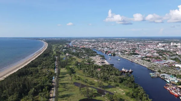 Miri Şehri 'nin ünlü plajları, nehirleri, şehirleri ve manzaralı çevresiyle Landmark ve Turist Çekim alanları