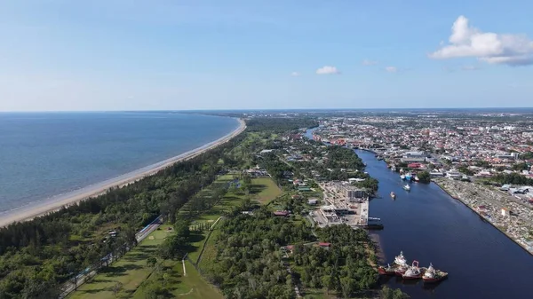 Miri Şehri 'nin ünlü plajları, nehirleri, şehirleri ve manzaralı çevresiyle Landmark ve Turist Çekim alanları