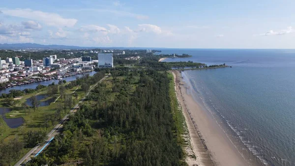 Miri Şehri 'nin ünlü plajları, nehirleri, şehirleri ve manzaralı çevresiyle Landmark ve Turist Çekim alanları