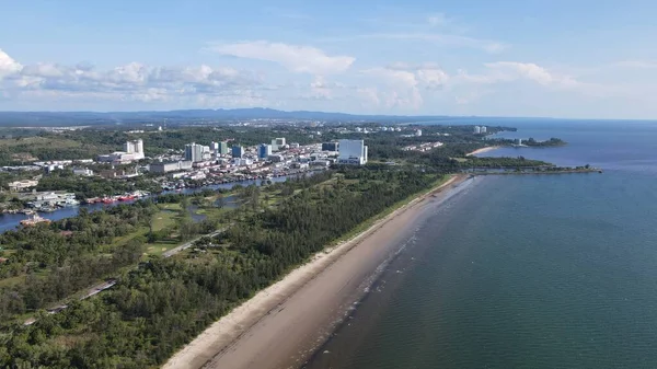 Miri Şehri 'nin ünlü plajları, nehirleri, şehirleri ve manzaralı çevresiyle Landmark ve Turist Çekim alanları