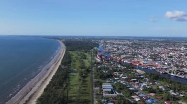 Miri Şehri 'nin ünlü plajları, nehirleri, şehirleri ve manzaralı çevresiyle Landmark ve Turist Çekim alanları