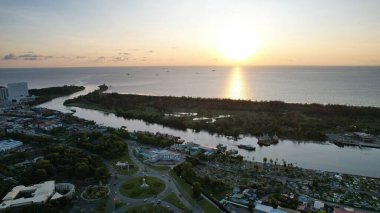 Miri Şehri 'nin ünlü plajları, nehirleri, şehirleri ve manzaralı çevresiyle Landmark ve Turist Çekim alanları