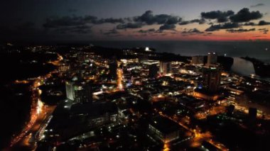 Miri Şehri 'nin ünlü plajları, nehirleri, şehirleri ve manzaralı çevresiyle Landmark ve Turist Çekim alanları