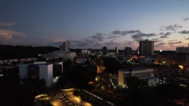 Miri Şehri 'nin ünlü plajları, nehirleri, şehirleri ve manzaralı çevresiyle Landmark ve Turist Çekim alanları