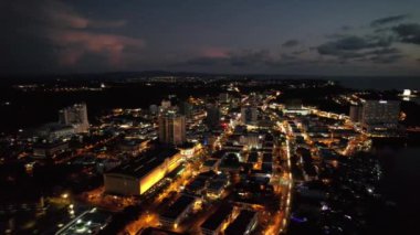 Miri Şehri 'nin ünlü plajları, nehirleri, şehirleri ve manzaralı çevresiyle Landmark ve Turist Çekim alanları