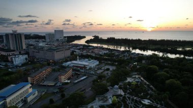 Miri Şehri 'nin ünlü plajları, nehirleri, şehirleri ve manzaralı çevresiyle Landmark ve Turist Çekim alanları