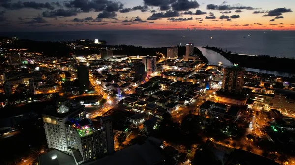 Miri Şehri 'nin ünlü plajları, nehirleri, şehirleri ve manzaralı çevresiyle Landmark ve Turist Çekim alanları
