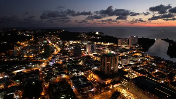 Miri Şehri 'nin ünlü plajları, nehirleri, şehirleri ve manzaralı çevresiyle Landmark ve Turist Çekim alanları